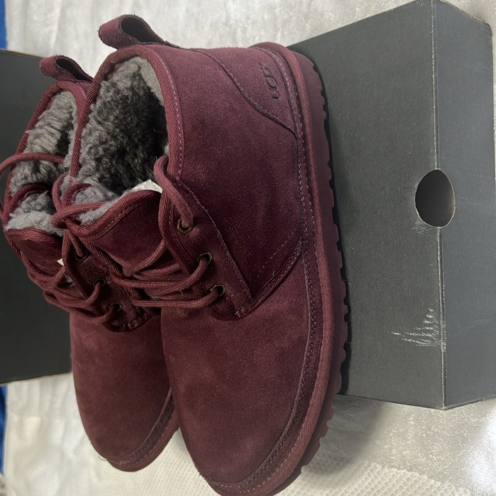 Ugg Size 9 Neumal Cordovan(Maroon)& Sole chukka Tie Sheepskin Suede, gray inside